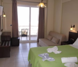 A Balcony Room at 9 Queens Thermal Spa Hotel